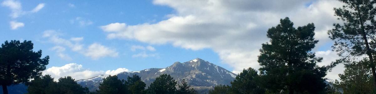 Vista de La Maliciosa (Sierra de Guadarrama) desde el monte de Matarrubia, en el término municipal de Moralzarzal (Madrid, España)