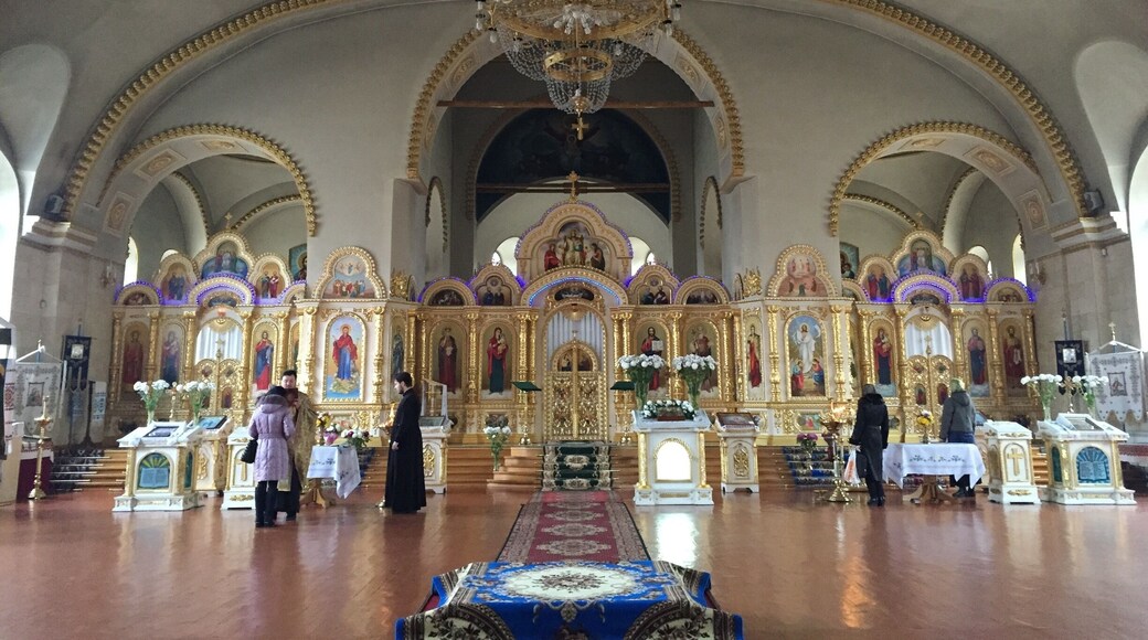 One of the 'plainest' interiors of an Orthodox Church I've ever seen. Still beautiful.