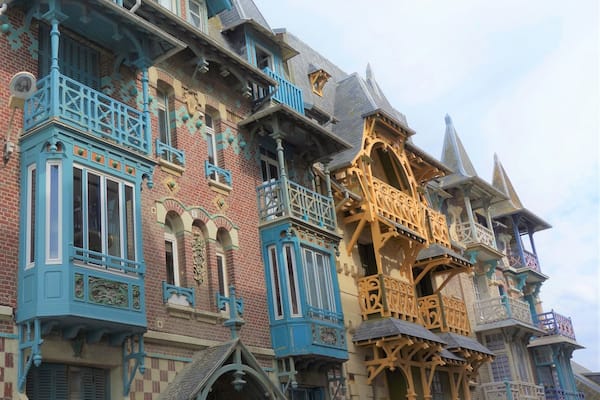 Mers-les-Bains is known for its beautiful seafront villas built in the 'Belle Epoque' period (end 19th century). #Architecture #History