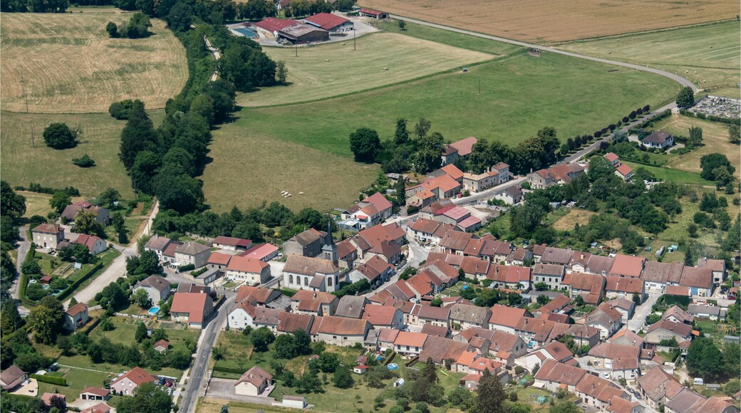 vue aérienne du village de Frébécourt dans les Vosges en France