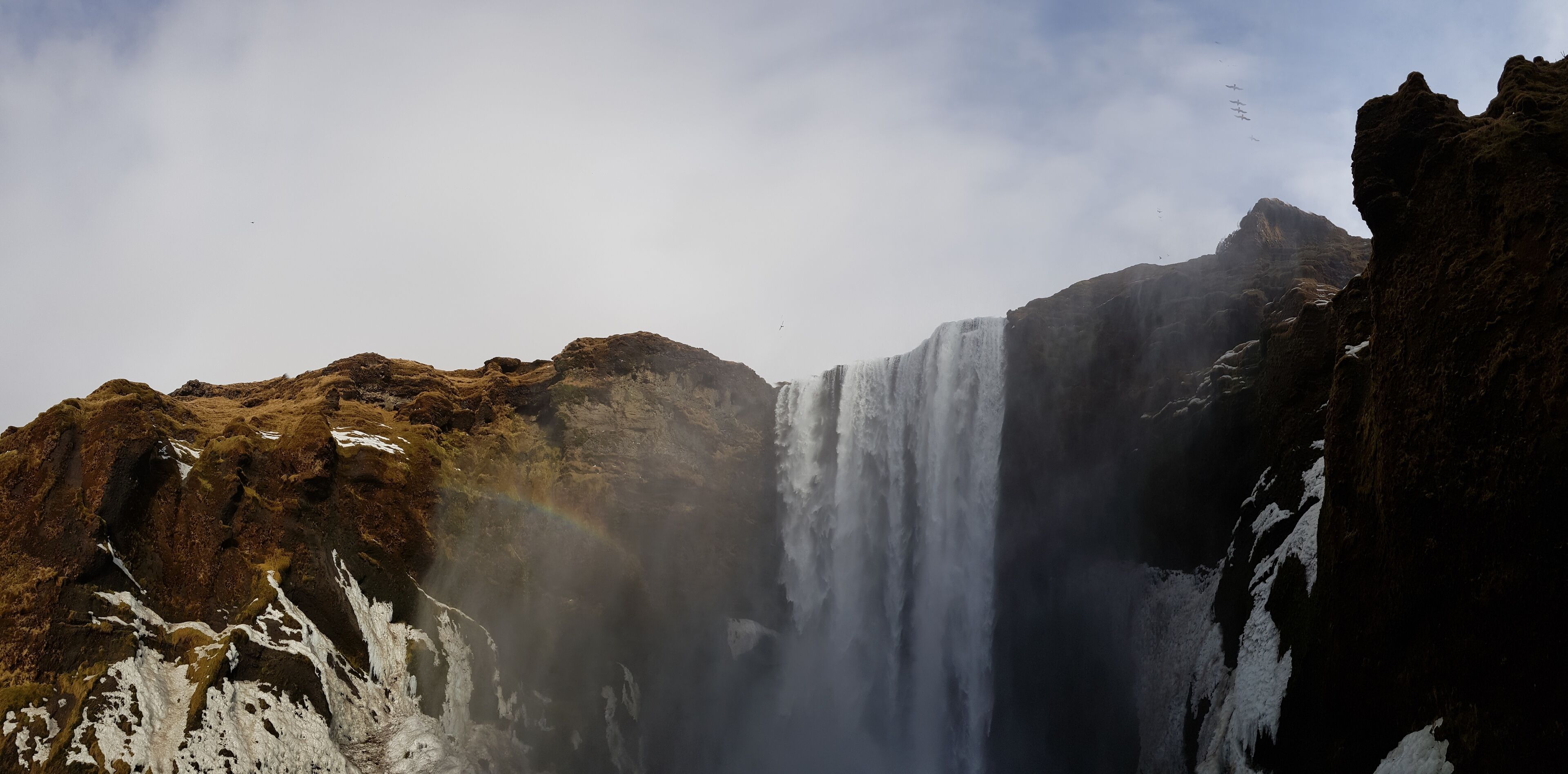 #lifeatexpedia #trip #iceland #skofafoss #waterfall #OnTheRoad Mother nature is unique in this country, all the route you will find these magnificent scenarios. 