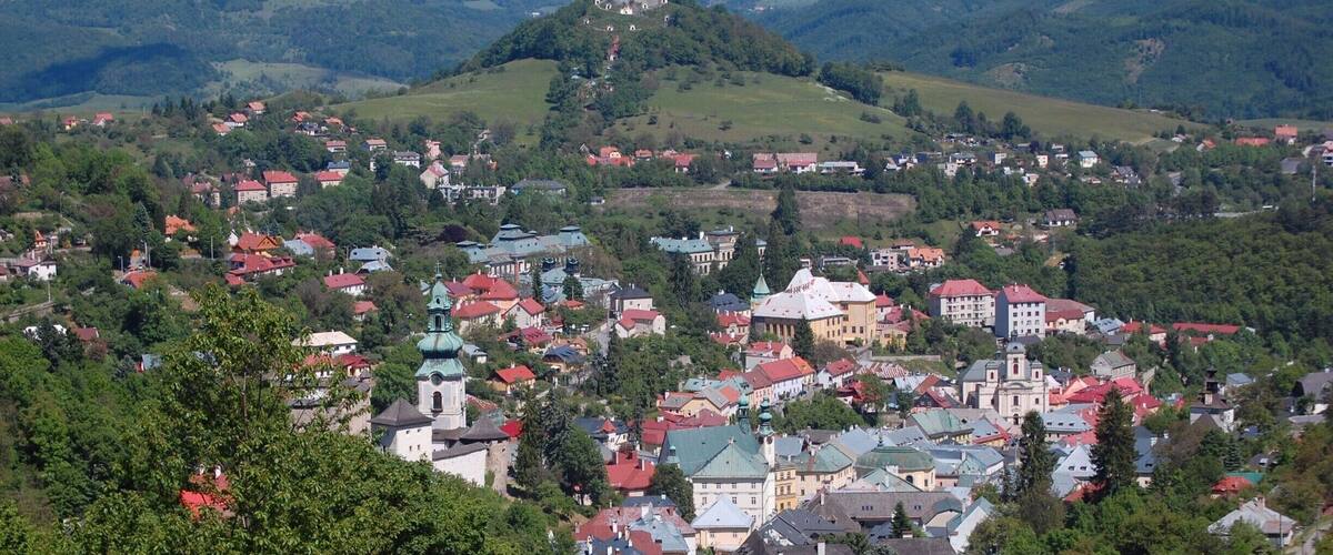 Banská Štiavnica - the town that time forgot.
This old mining town in central Slovakia was famous for gold and silver mining, although most mines have now closed. The town relies on tourism, focussed on it's rich history and beautiful surroundings, and has been a UNESCO world heritage site since 1993.
Photo was taken from the blue hiking route to the west of the town.
#UNESCO #hiking #architecture #TakeAhike