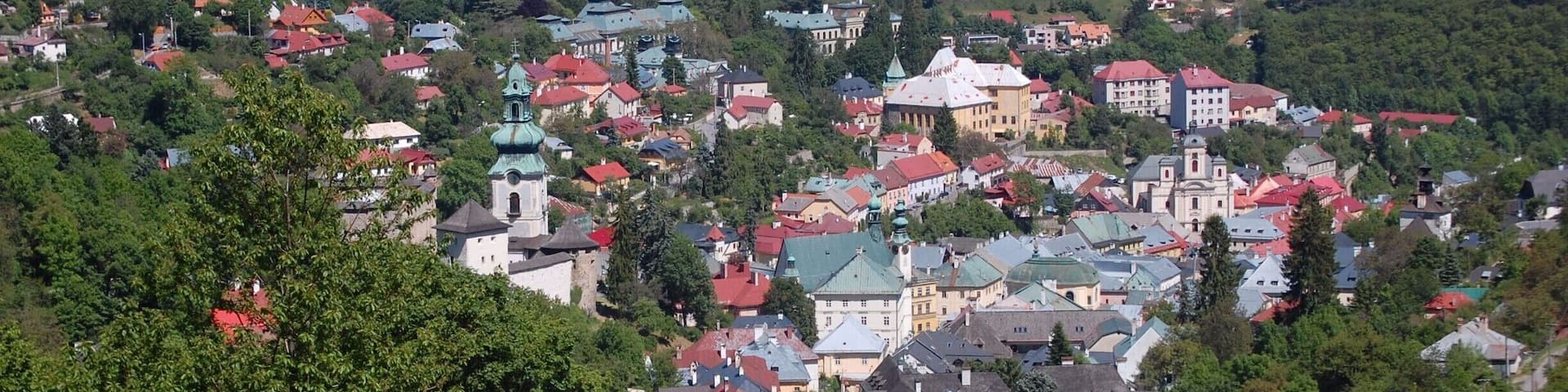 Banská Štiavnica - the town that time forgot.
This old mining town in central Slovakia was famous for gold and silver mining, although most mines have now closed. The town relies on tourism, focussed on it's rich history and beautiful surroundings, and has been a UNESCO world heritage site since 1993.
Photo was taken from the blue hiking route to the west of the town.
#UNESCO #hiking #architecture #TakeAhike