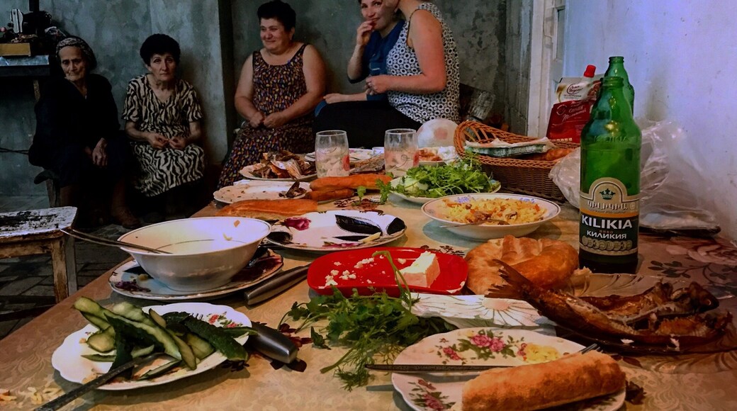 One of the greatest things about travel is all of the people you get to meet along the way. It's a bonus if they cook you an amazing dinner! #lifeatexpedia #roadtrip