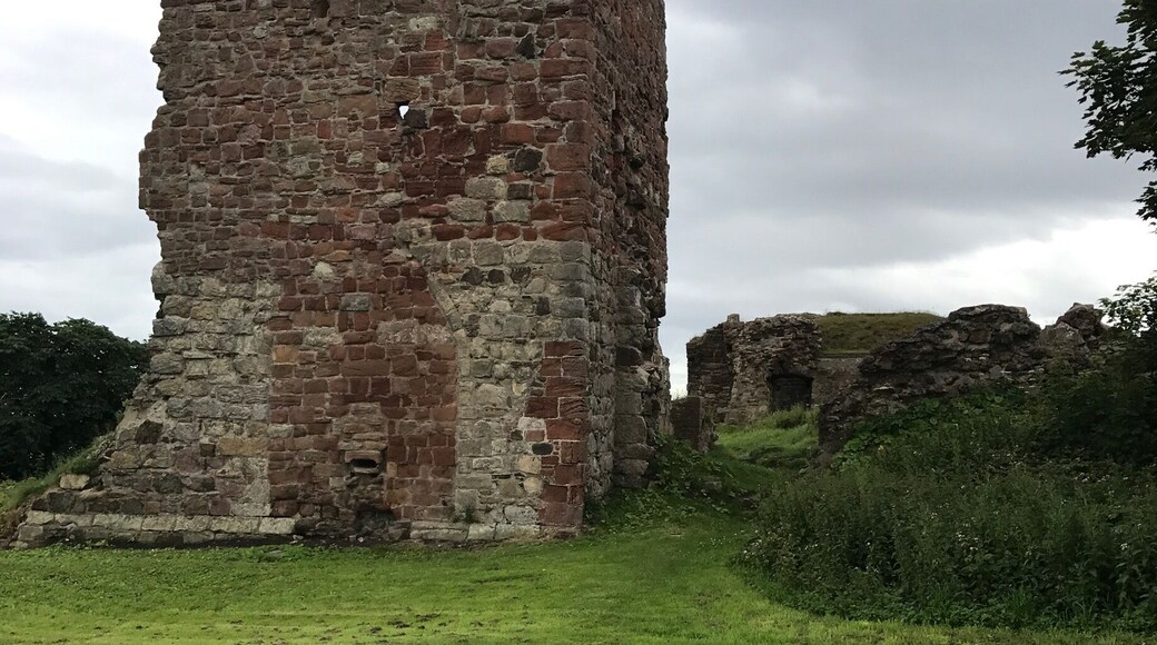 Picturesque ruin said to be haunted by the ghost of William
Wallace.
