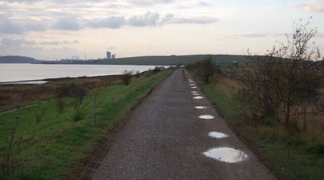 Rainham to Purfleet Path. This is section 24 of the London Loop (London Outer Orbital Path). http://www.walklondon.org.uk/section.asp?section=24