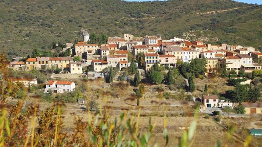 November 2009
The beautiful town of Cucugnan nestled between mountains in the south of France. We spent a week here and there and found that are plenty of places to visit in the area too.