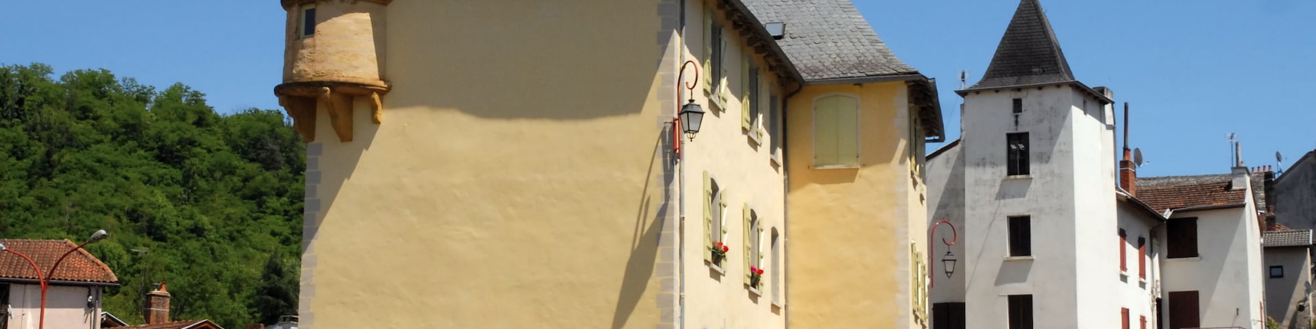Château, ancienne demeure seigneuriale à tourelles, Cransac-les-Thermes, Aveyron, France