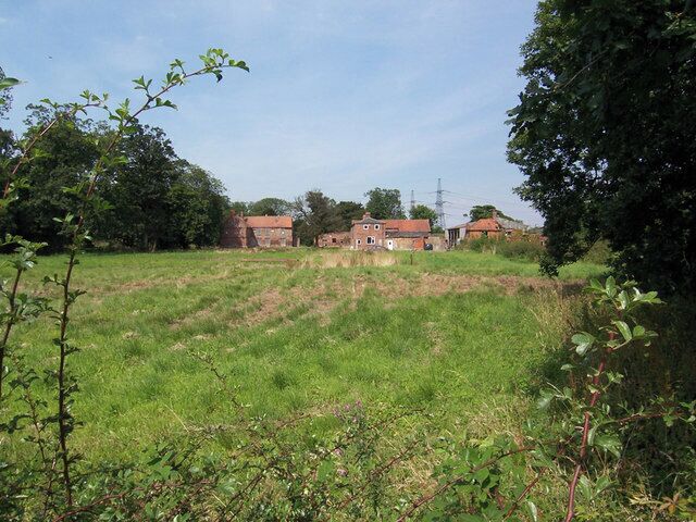 North Killingholme - Manor House and Manor Farm. The Manor House 521099 on the left of the picture is a Grade II* listed building. To the right is Manor Farm 521248.