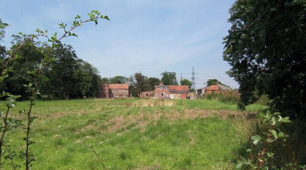 North Killingholme - Manor House and Manor Farm. The Manor House 521099 on the left of the picture is a Grade II* listed building. To the right is Manor Farm 521248.