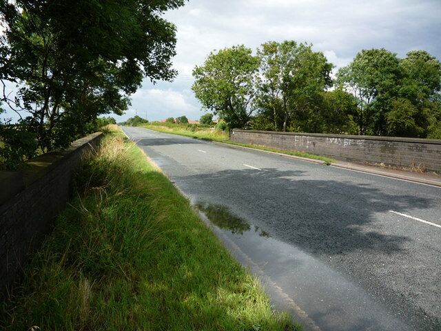 Top Road, North Killingholme. Photo taken from the railway bridge.