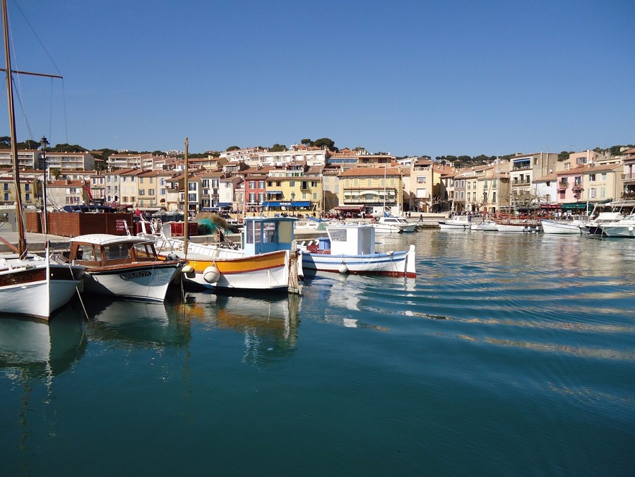 Gorgeous day to go out onto the water in Venelles, France.