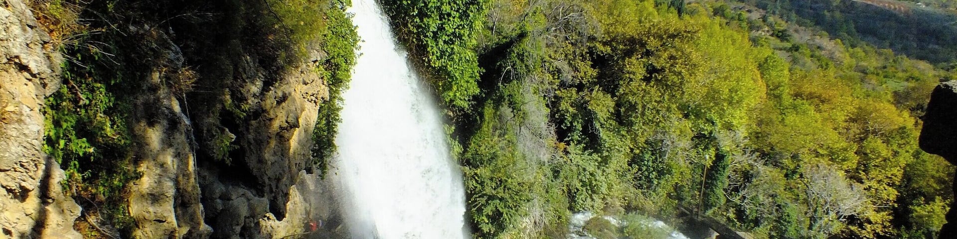 If you ever hit the road towards the south-west of Greece, do not miss to visit Edessa and the beautiful waterfall located in the heart of the city!