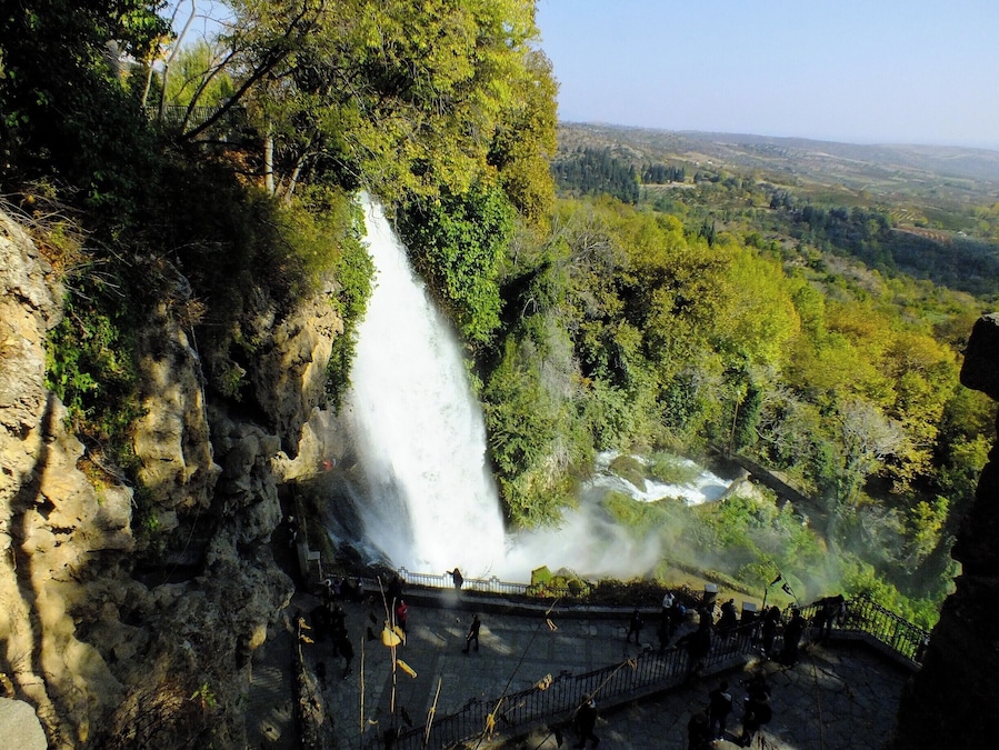 If you ever hit the road towards the south-west of Greece, do not miss to visit Edessa and the beautiful waterfall located in the heart of the city!
