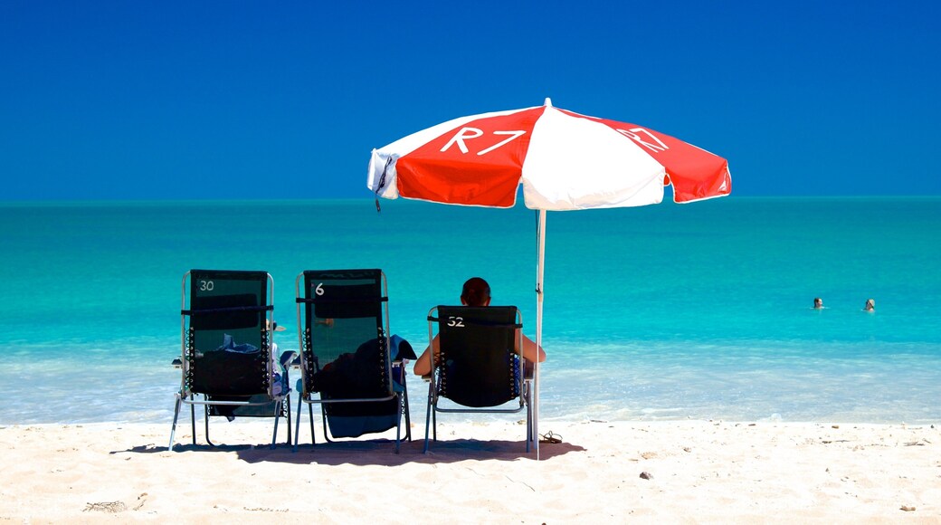 Cable Beach caratteristiche di vista del paesaggio e spiaggia sabbiosa cosi come ragazzo