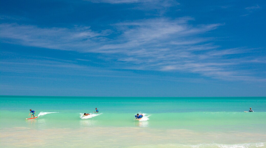Cable Beach qui includes vues littorales et surf