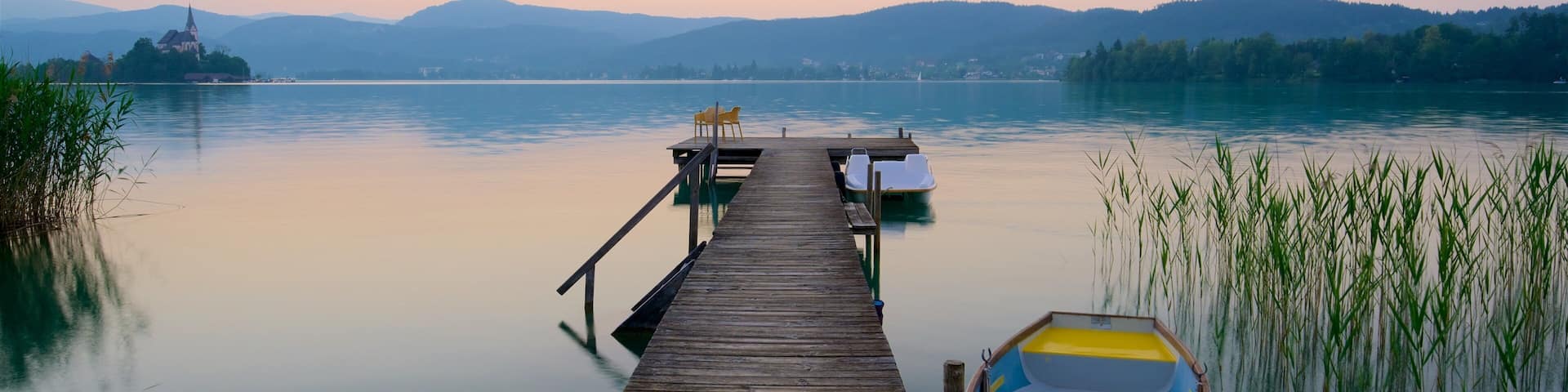 Maria Woerth caracterizando pântano, um pôr do sol e um lago ou charco