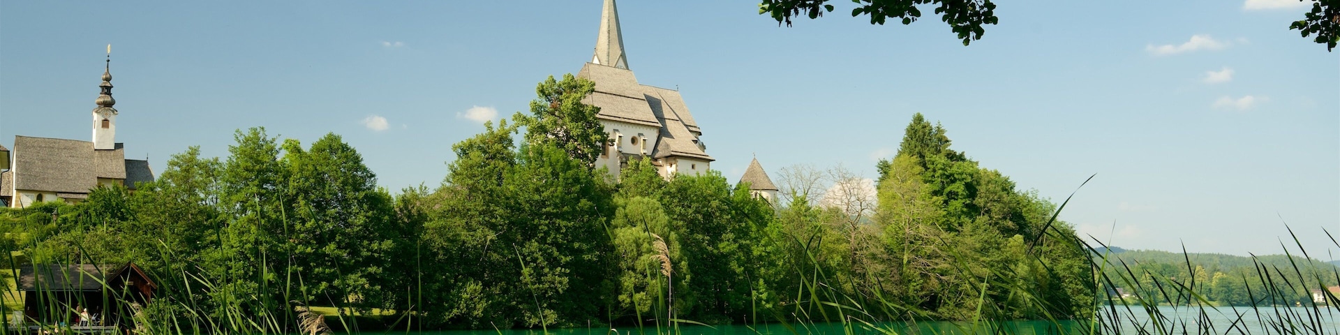 Maria Woerth que inclui um lago ou charco e elementos de patrimônio