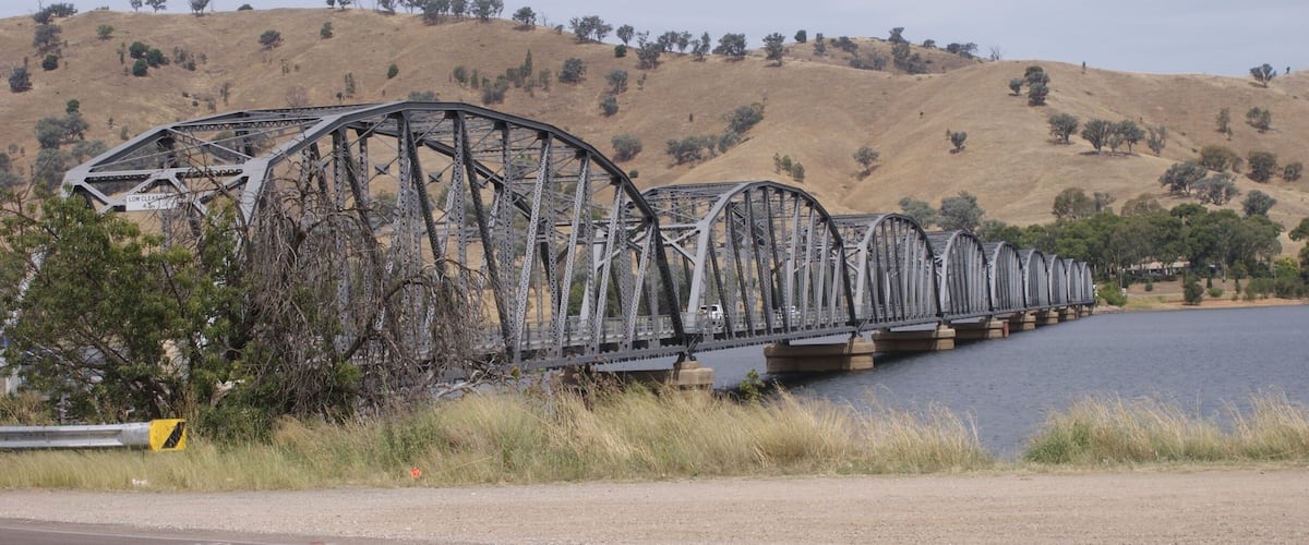Bethanga Bridge built in 1930 leading to the town of Bellbridge in Victoria Australia.
Water level in Hume Weir is high. The concrete foundations are quite high. See other photo by traveller LesleyHC.