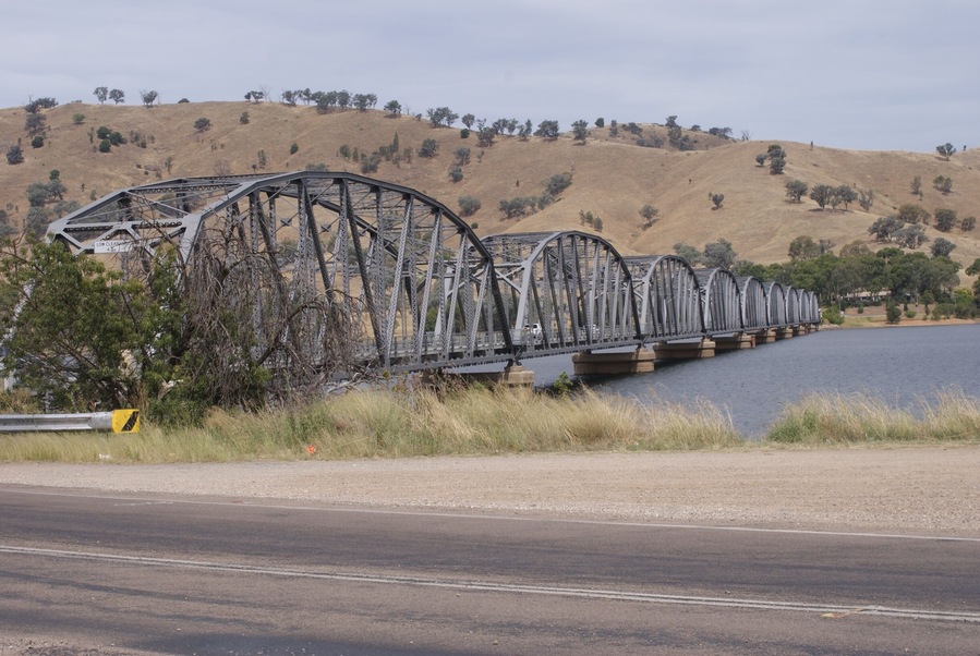 Bethanga Bridge built in 1930 leading to the town of Bellbridge in Victoria Australia.
Water level in Hume Weir is high. The concrete foundations are quite high. See other photo by traveller LesleyHC.