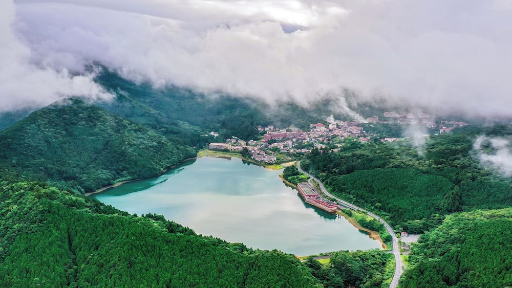 This place is located at Unzen of Nagasaki. The hot spring here is a tourist attraction. Scent of sulfur and hot steam is encountered everywhere.