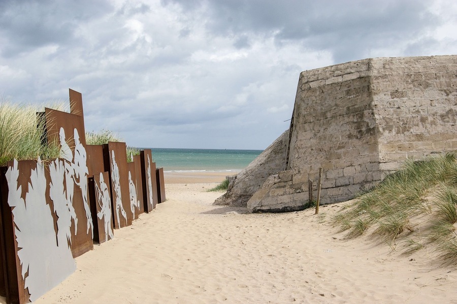 A #beach seems like a fun place to go in early June, until you add 50 lb of gear, a weapon and machine-gun fire spraying out of fortified #bunkers. And that was just the start of the hardships faced by the Canadian troops that came ashore at Courseulles-sur-Mer, #France 🇫🇷 in 1944!
#LifeAtExpedia