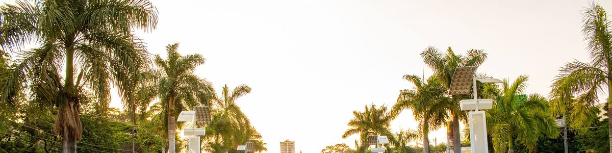 Avenida Brasil em Americana, São Paulo no por do sol.
