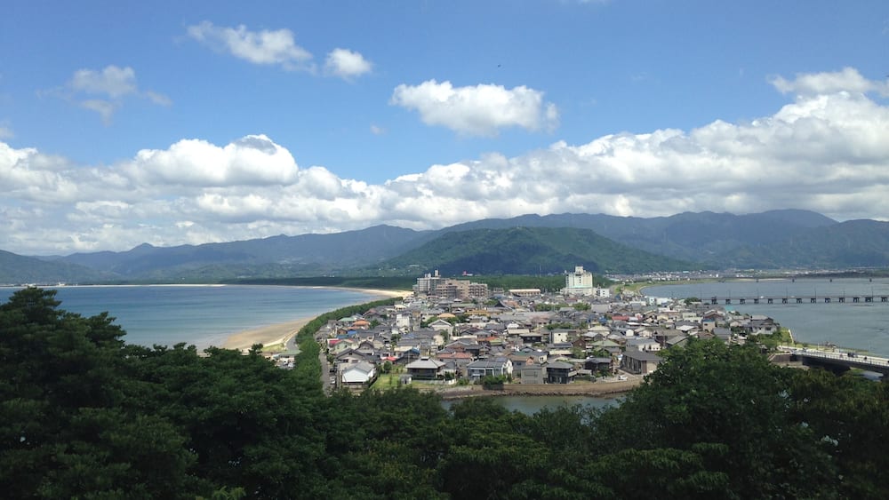 舞鶴公園からの展望(鏡山と虹の松原)