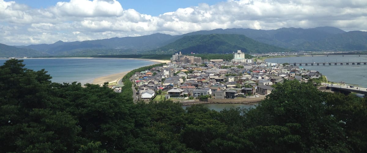 舞鶴公園からの展望(鏡山と虹の松原)