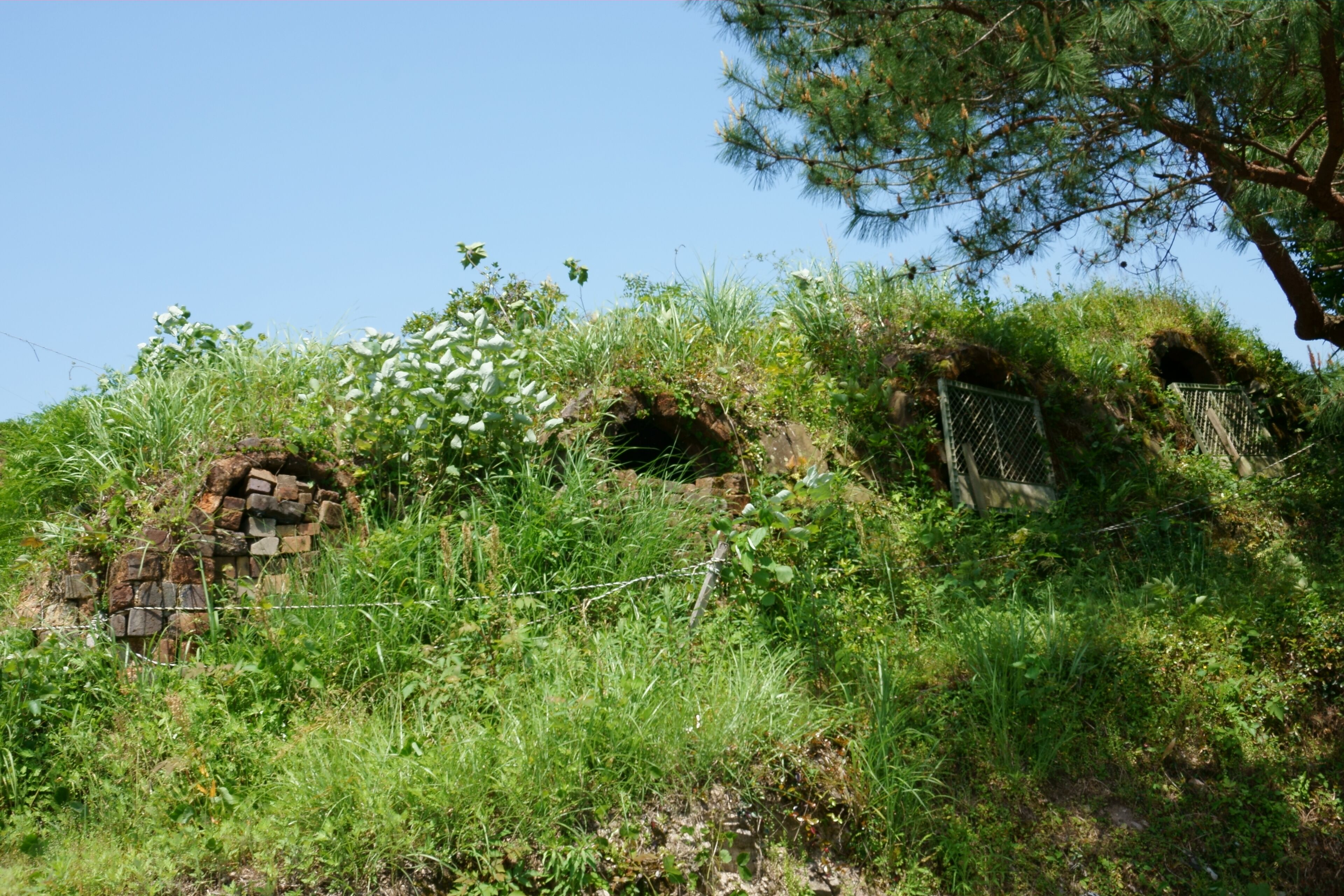 Old Yokomakura jar climbing kiln, in Yokomakura, Ouchi, Karatsu city, Saga prefecture.