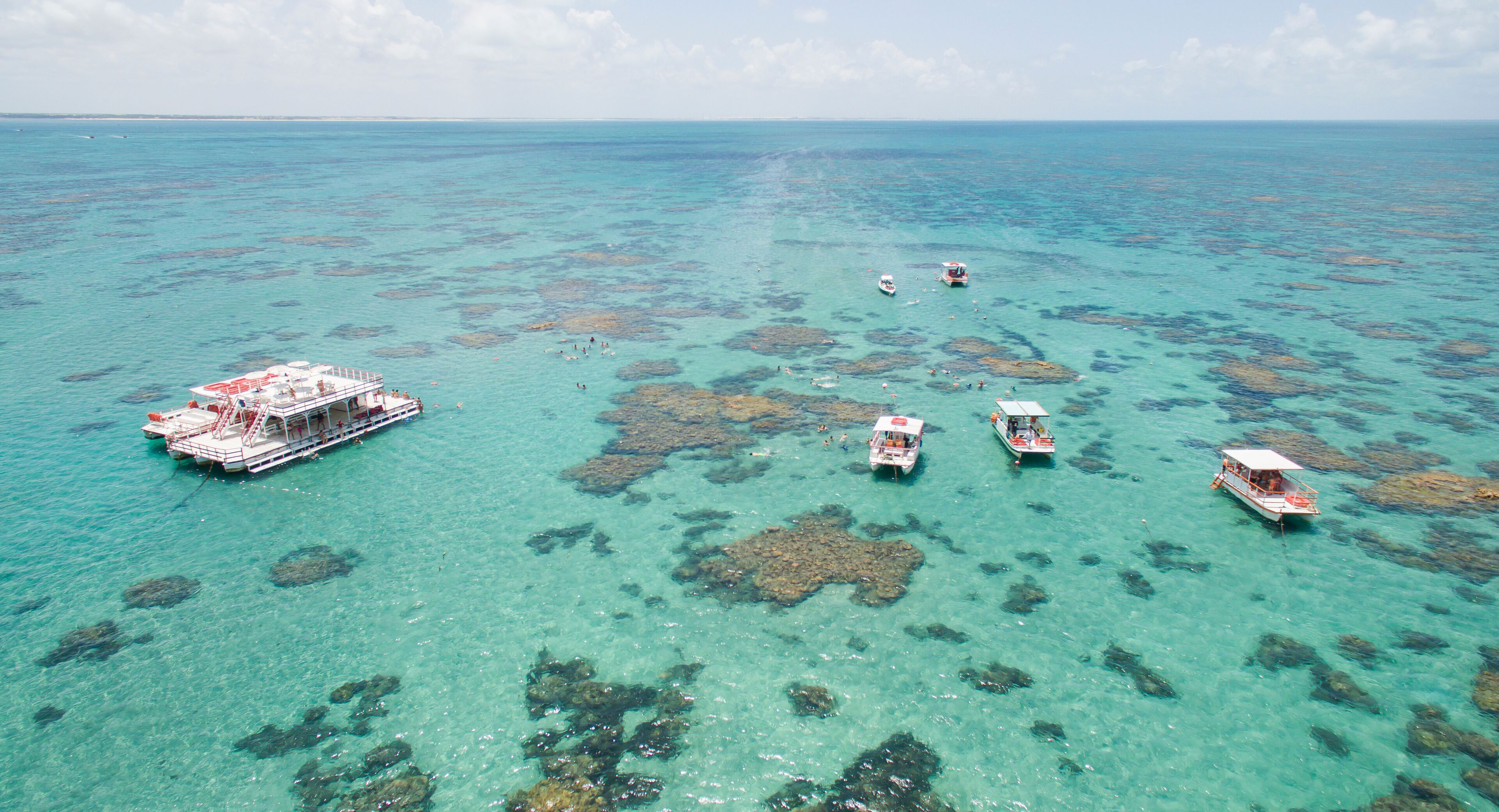 Imagem Aérea das Parrachos de Maracajaú, o Caribe Brasileiro no Município de Maxaranguape, no Rio Grande do Norte, Brasil