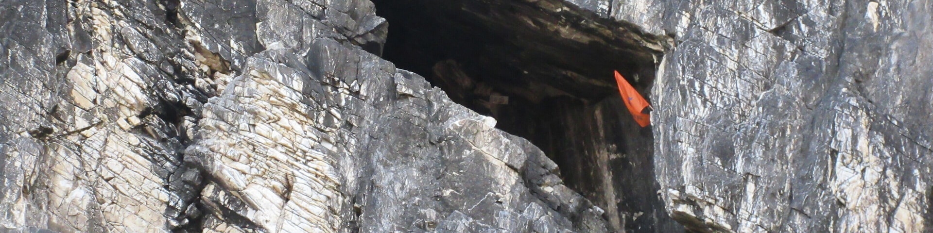 This triangular cave sits in the steep marble rocks of Bheda ghat, Jabalpur.
An ancient sage is believed to have lived in it! Mesmerizing!
Highly recommend the boat ride at Bheda ghat.
#indiaclicks #yourshotphotographer #NGTDailyShot #Natgeotravel #CNtravelerindia #Beautifuldestinations #LonelyPlanetIndia #indiaclicks #theweekoninstagram #indiapictures #storiesofindia
#IncredibleIndia #_soi #igramming_india #indiatravel #indiatourism #travelrealindia #Lifewelltravelled #travelbug #traveladdict #travellife #travels #travelgram #instatravel #instatraveling #instapassport #travelblog #travelblogger #passionpassport #ilovetravel #historytv18india
#troveron #troveontuesday #Lifeatexpedia