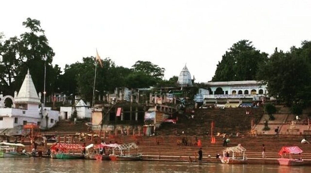 This is the picture of banks of river Narmada called as 'Gwari Ghat' in Jabalpur city in the state of Madhya Pradesh. Early mornings are truly divine here and one should attend the 'Narmada aarti' (collective worshipping of river Narmada) during late evening.