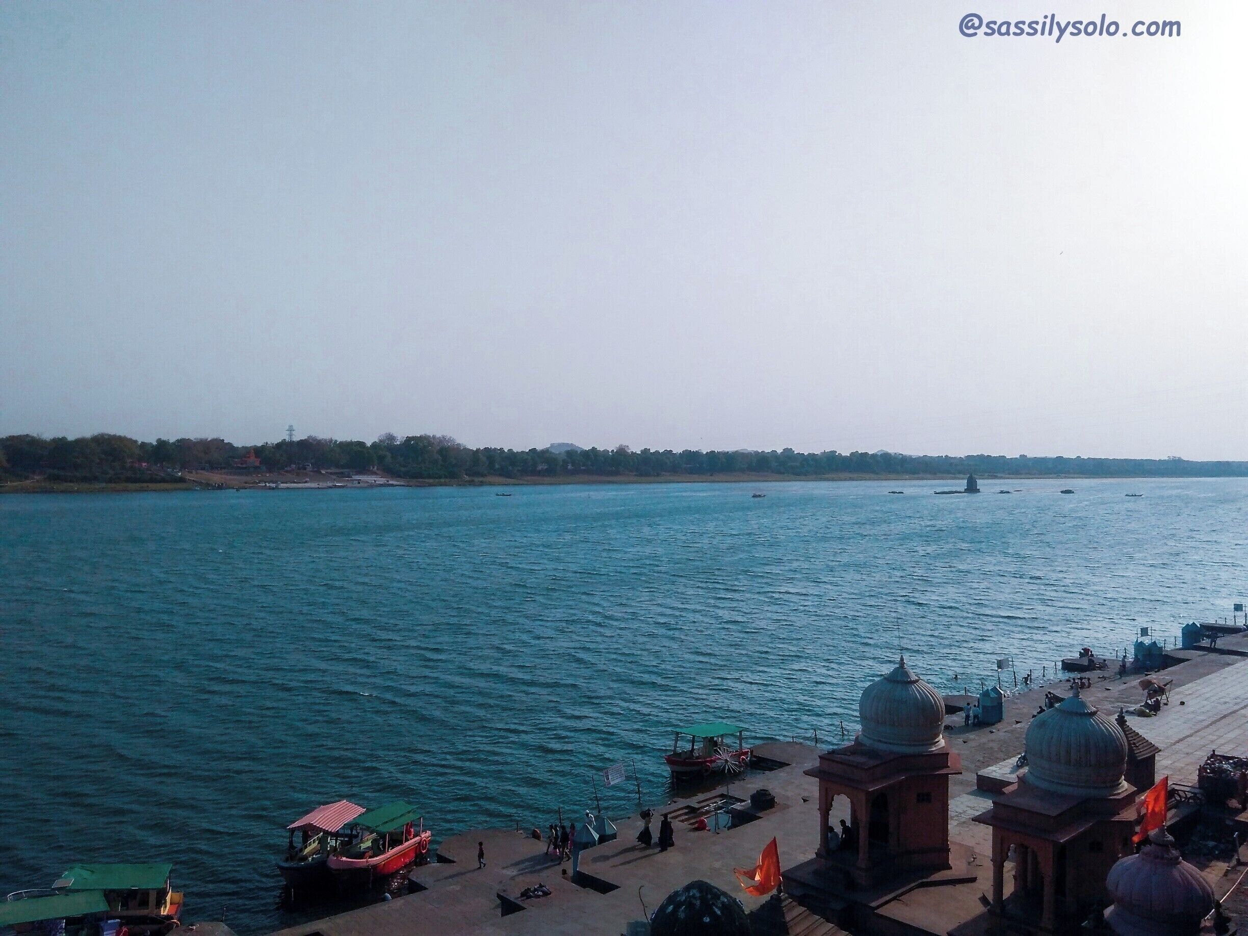 View from Rani Ahilya Bai Holkar Fort.... 

Just another lovely evening beside the #narmada river....


