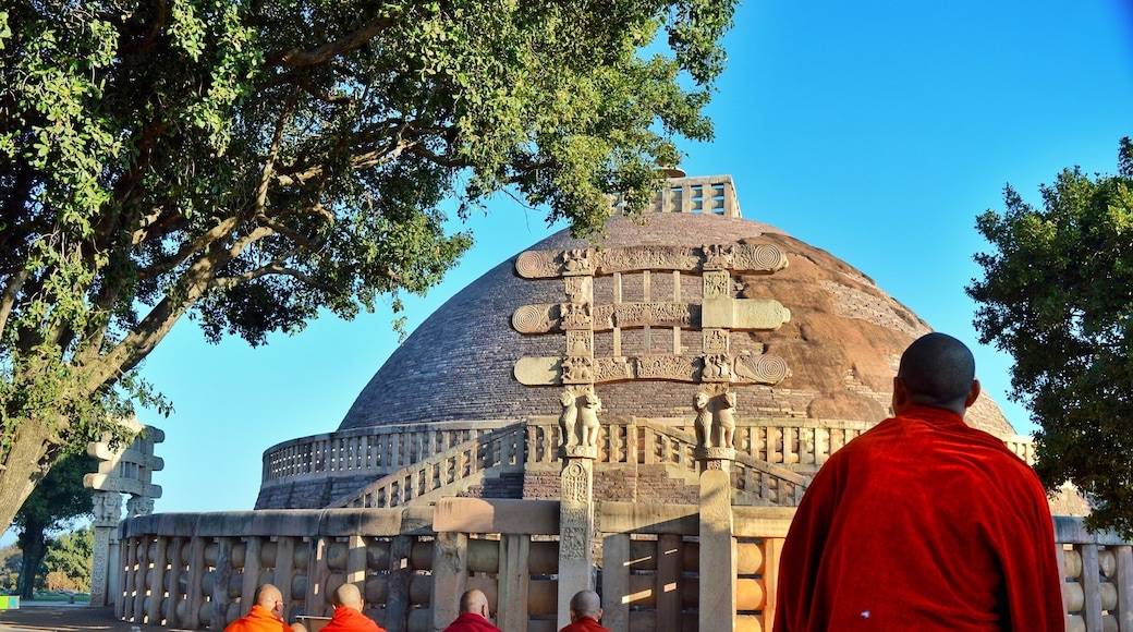 She recently asked me where I want to go next. I just smiled and said, "may be some parts of my school History book".
.
We all studied about many such places which holds a great significance in our history but we hardly go and see those places.
.
This time, my journey brought me to one of such important place from the Indian History. In my school days, I always loved about studying this stunning architecture and wondered how magnificent it may look like in real. And that's why, I always wanted to visist here once in my lifetime.
.
Today I feel so great that I finally fulfilled the promise which I made to myself year ago.
☺------------------------ ----
.
.
.
.
.
.
.
.
#indiaclicks #yourshotphotographer #NGTDailyShot #Natgeotravel #sidthewanderer #Beautifuldestinations #LonelyPlanetIndia #indiaclicks #theweekoninstagram #indiapictures #storiesofindia
#IncredibleIndia #_soi #igramming_india #indiatravel #travelrealindia #Lifewelltravelled #travelbug #traveladdict #travellife #travels #travelgram #instatravel #instatraveling #instapassport #travelblog #travelblogger #passionpassport #ilovetravel
#Mponmymind #Magnificentmp
#troveron #Troverontuesday #Lifeatexpedia