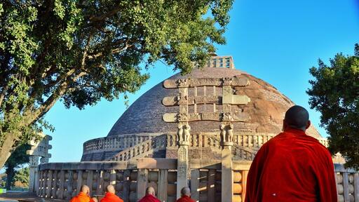 She recently asked me where I want to go next. I just smiled and said, "may be some parts of my school History book".
.
We all studied about many such places which holds a great significance in our history but we hardly go and see those places.
.
This time, my journey brought me to one of such important place from the Indian History. In my school days, I always loved about studying this stunning architecture and wondered how magnificent it may look like in real. And that's why, I always wanted to visist here once in my lifetime.
.
Today I feel so great that I finally fulfilled the promise which I made to myself year ago.
☺------------------------ ----
.
.
.
.
.
.
.
.
#indiaclicks #yourshotphotographer #NGTDailyShot #Natgeotravel #sidthewanderer #Beautifuldestinations #LonelyPlanetIndia #indiaclicks #theweekoninstagram #indiapictures #storiesofindia
#IncredibleIndia #_soi #igramming_india #indiatravel #travelrealindia #Lifewelltravelled #travelbug #traveladdict #travellife #travels #travelgram #instatravel #instatraveling #instapassport #travelblog #travelblogger #passionpassport #ilovetravel
#Mponmymind #Magnificentmp
#troveron #Troverontuesday #Lifeatexpedia