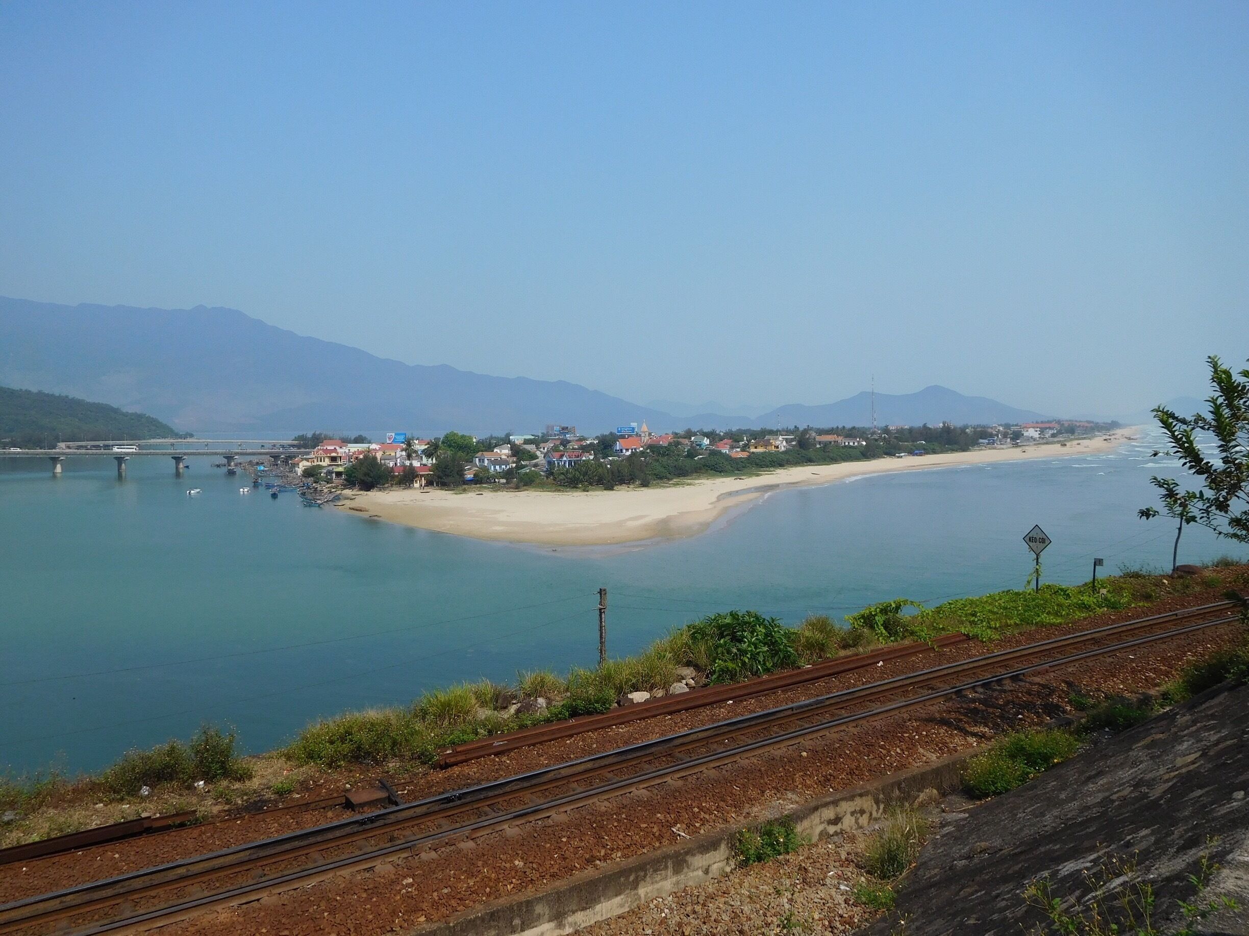 Silk Road , by crossing the clouds pass. 