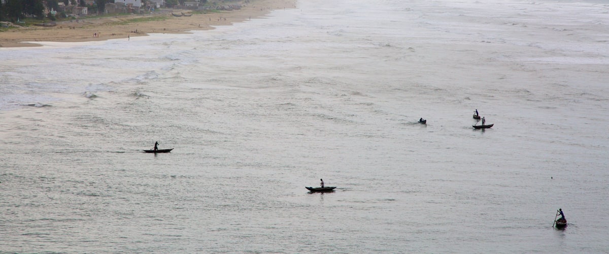 Lang Co which includes a coastal town, kayaking or canoeing and general coastal views