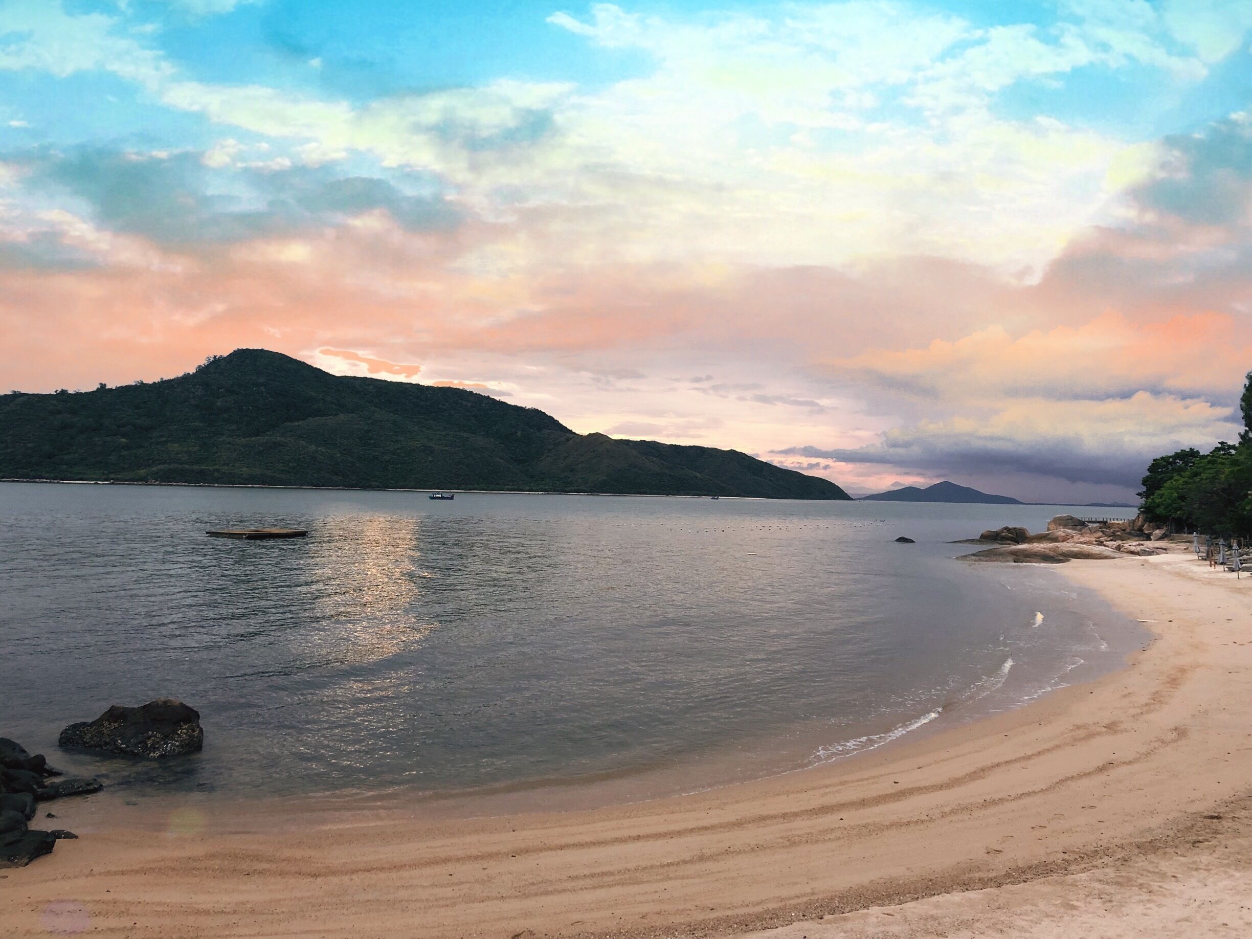 Beautiful sunset at Ninh Van Bay.
#LifeAtExpedia #WeLoveOurMarkets #NhaTrang #Sunset #PartnerEvent #2018
