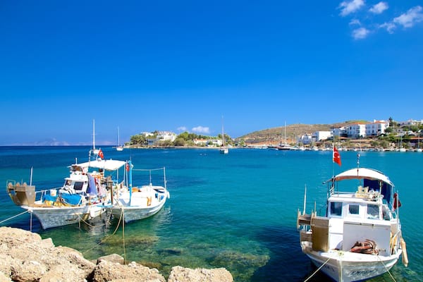 Port de ferry de Datça montrant marina