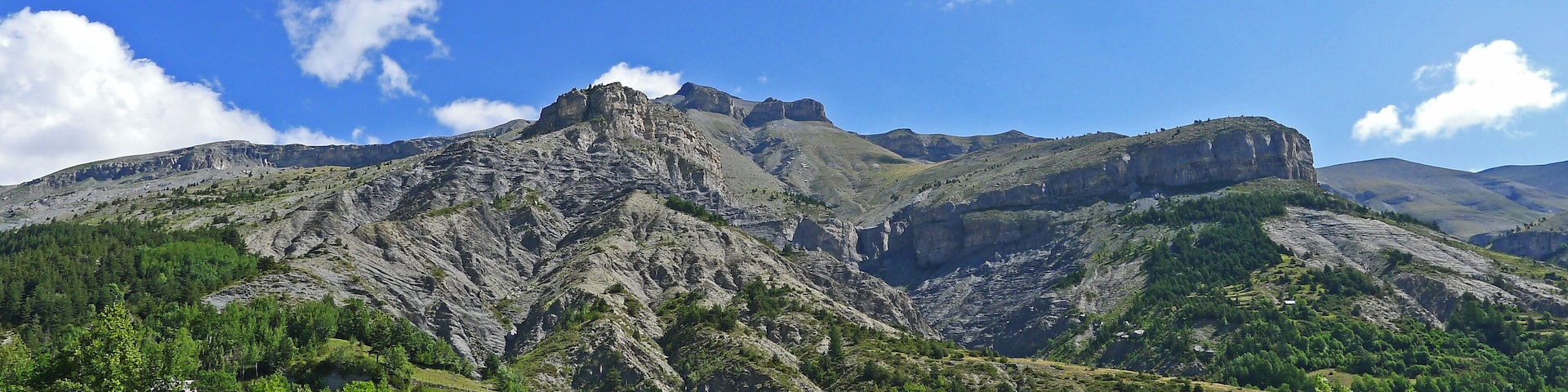 Vue orientée nord-est depuis la route d'Alliège (Péone)