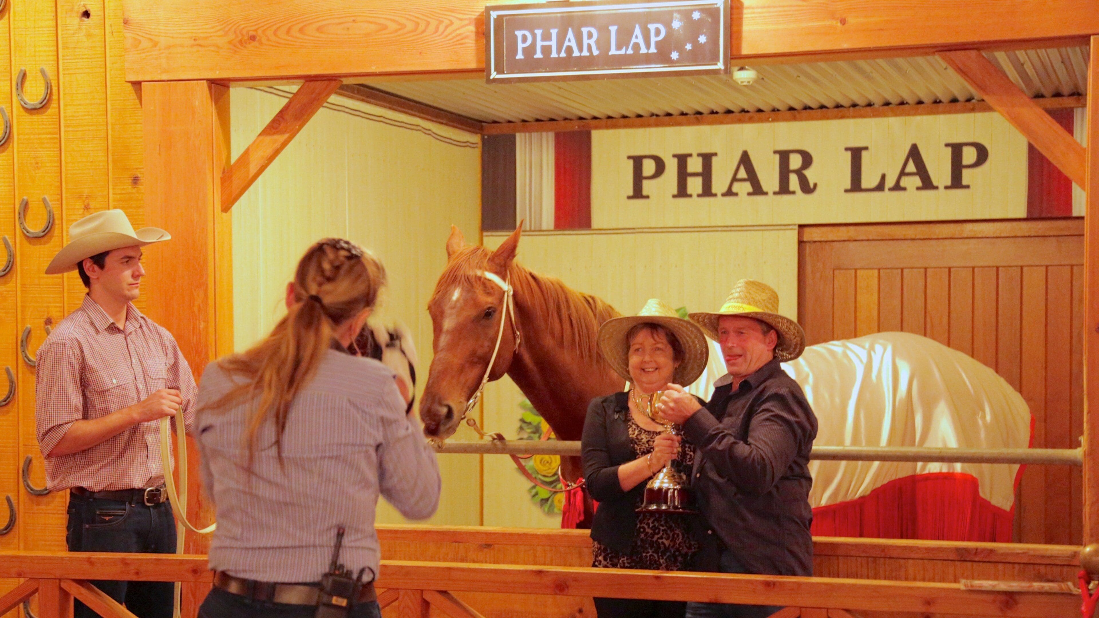 オーストラリアン アウトバック スペクタキュラー フィーチャー 屋内の眺め, 陸生動物 と 標識