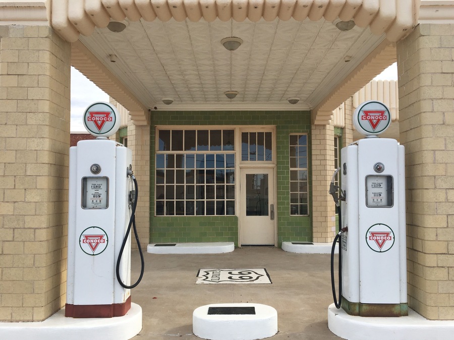 Art Deco Conoco gas station at Shamrock, Texas was the inspiration for Ramone’s Garage in the animated Cars movie franchise... great historic spot to explore on Route 66
#ontheroad