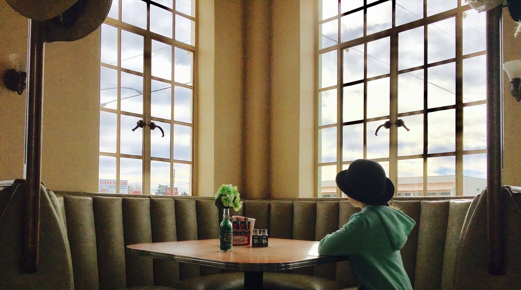 The U-Drop-Inn Cafe adjoins the Conoco Gas station in Shamrock, Texas on Route 66 and was visited by the likes of Elvis Presley back in its hey-day... lots of great Route 66 paraphernalia and memorabilia... don’t forget to mark on the map where you are from...