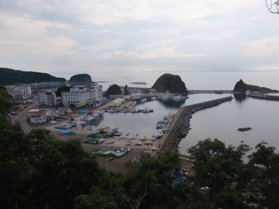 夕日台から見るウトロ港