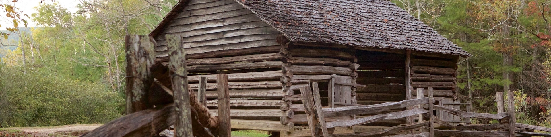 Cades Cove featuring forest scenes, a house and tranquil scenes