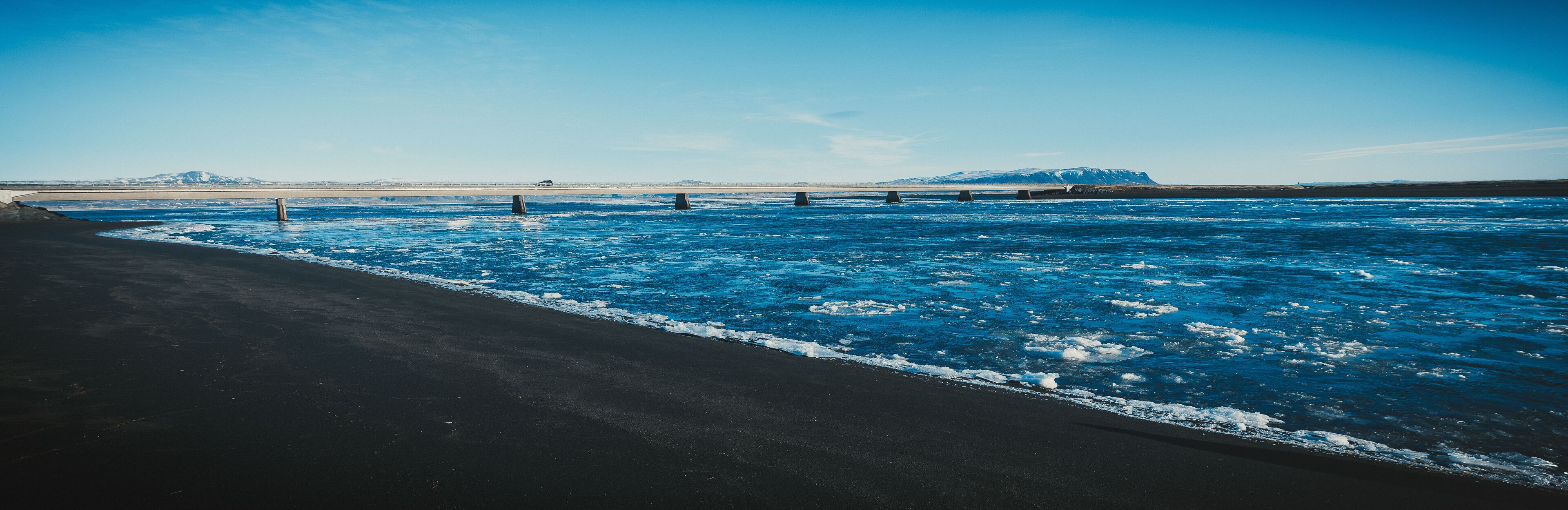 Brücke über Fluss in Island bei Eyrarbakki