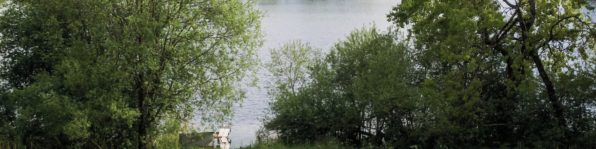 Blick von Norden auf den Gruber See zwischen Peiting und Steingaden, Oberbayern. (LSG:BY-LSG-00023.01)_LSG Langer Filz und Gruber See in den Gemeinden Peiting und Steingaden.