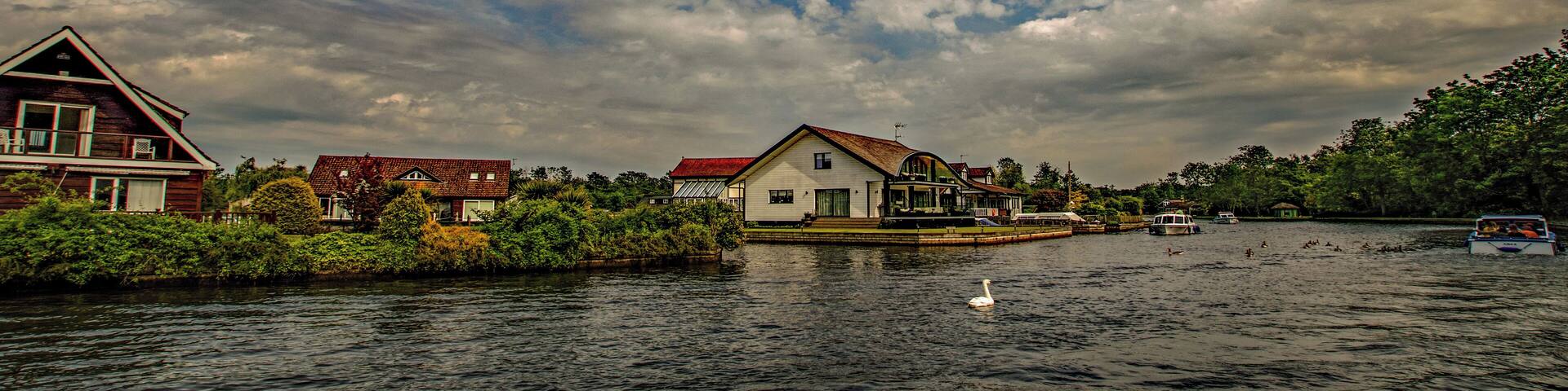 Some stunning waterside properties can be viewed on the Norfolk Broads at Wroxham.
