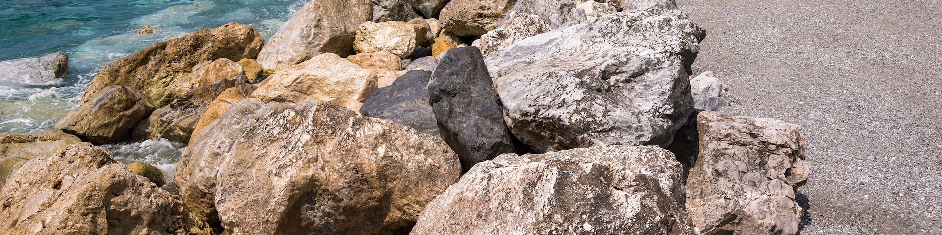 Rocky beach in Campora San Giovani town